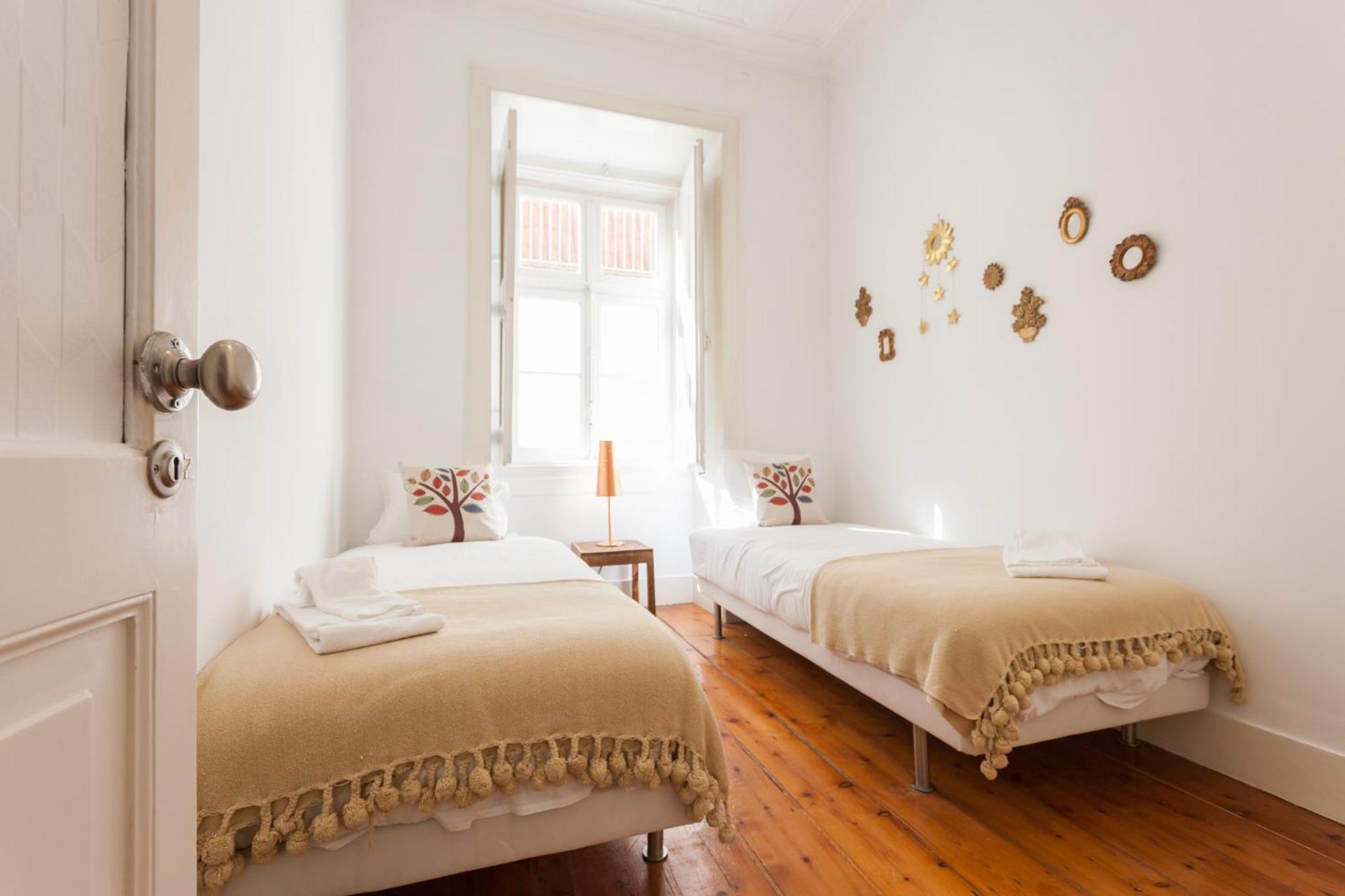 Tejo Vintage Three-Bedroom Apartment - By Lu Holidays Lisboa Eksteriør billede