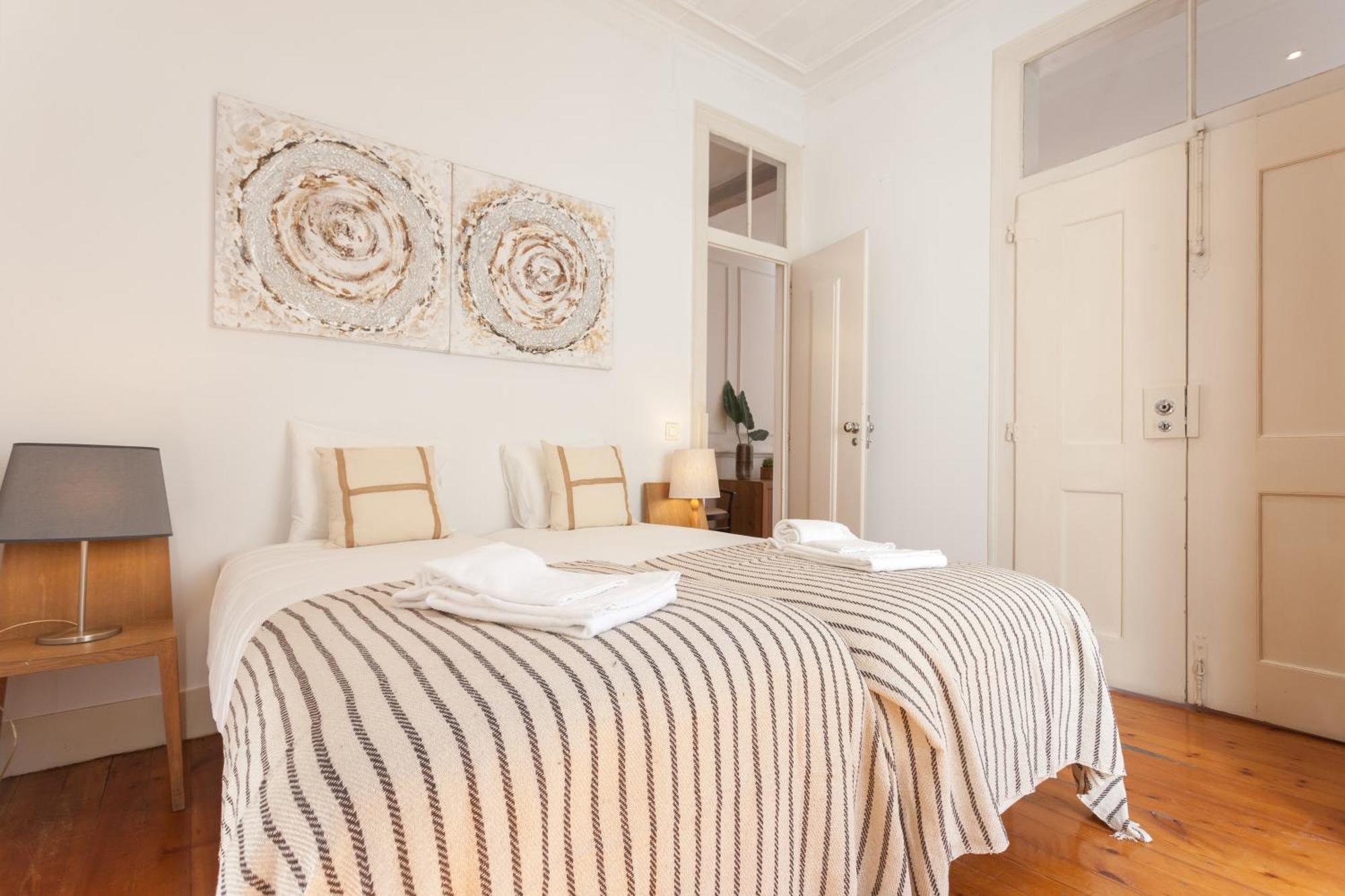 Tejo Vintage Three-Bedroom Apartment - By Lu Holidays Lisboa Eksteriør billede