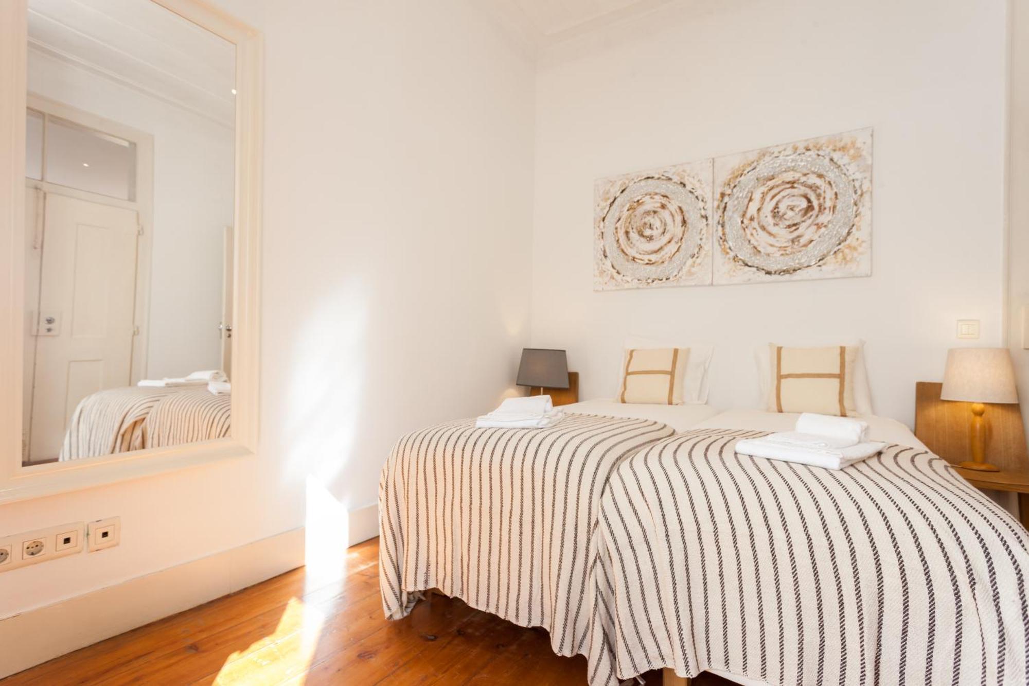 Tejo Vintage Three-Bedroom Apartment - By Lu Holidays Lisboa Eksteriør billede
